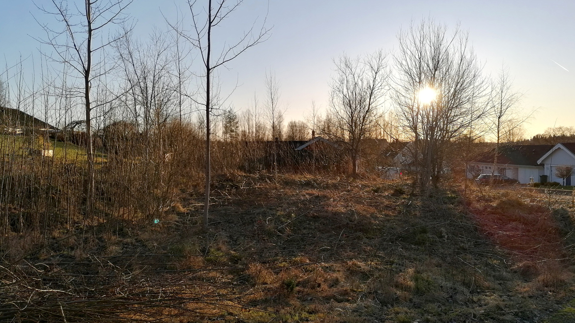 Bilden visar en ledig tomt i bostadsområdet Spången