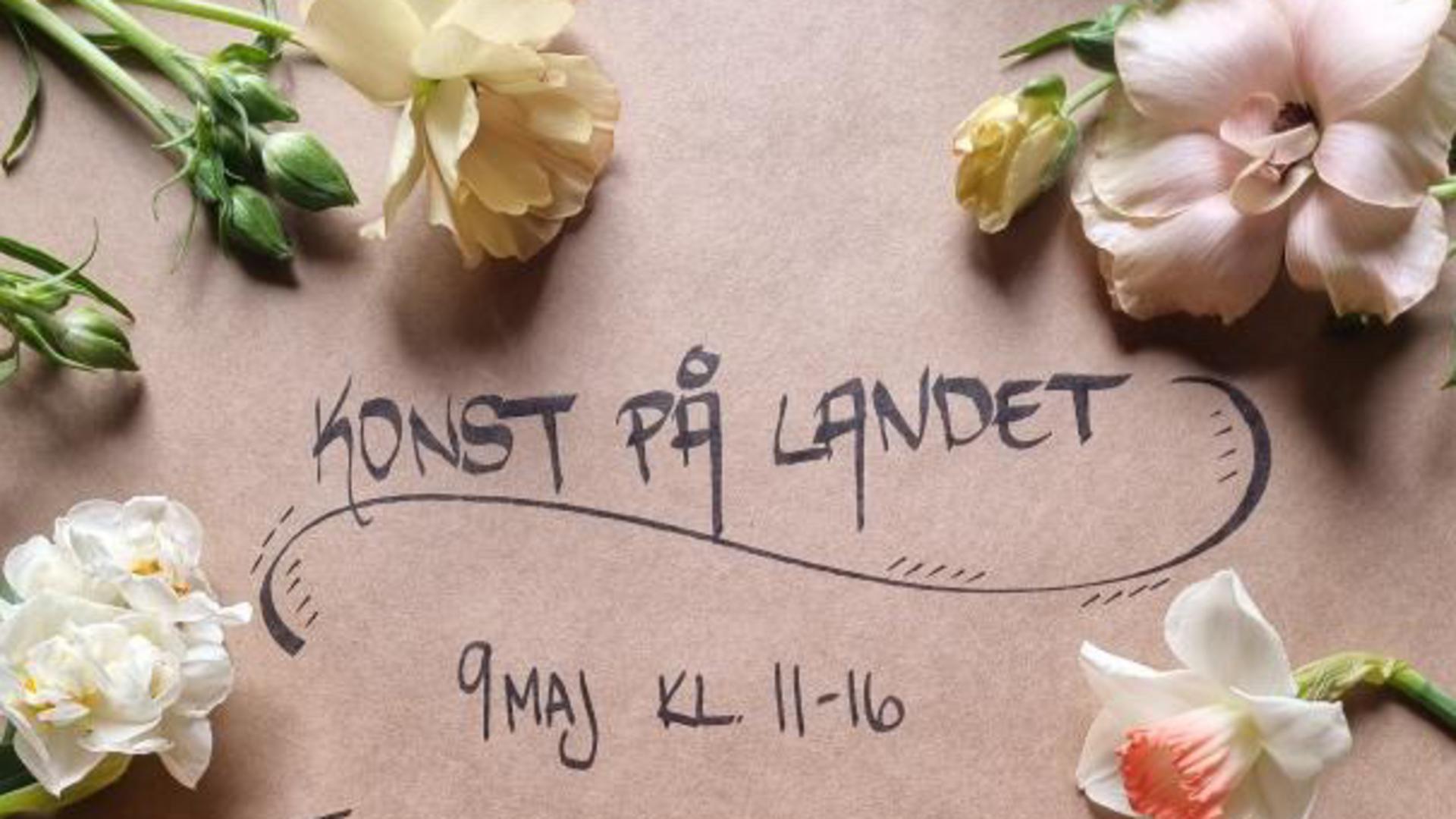 Text på papper med blommor omkring